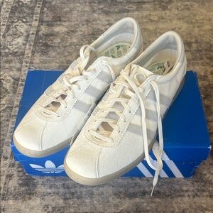 Adidas Men’s Off-White Sneakers